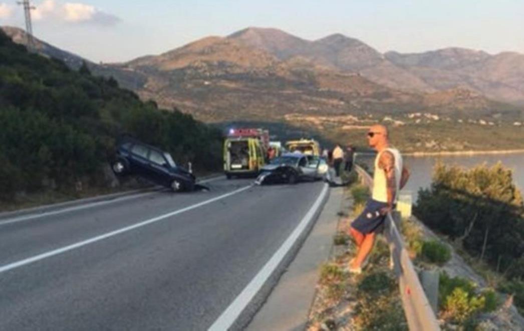 DETALJI PROMETNE NESREĆE U BANIĆIMA: Žena prešla u suprotnu traku, četiri osobe završile u OB Dubrovnik!