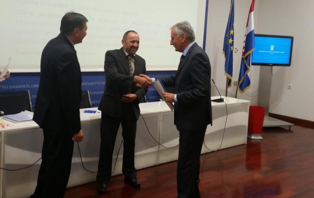 Županija  osigurala 2,5 milijuna kuna za pomoćnike u nastavi
