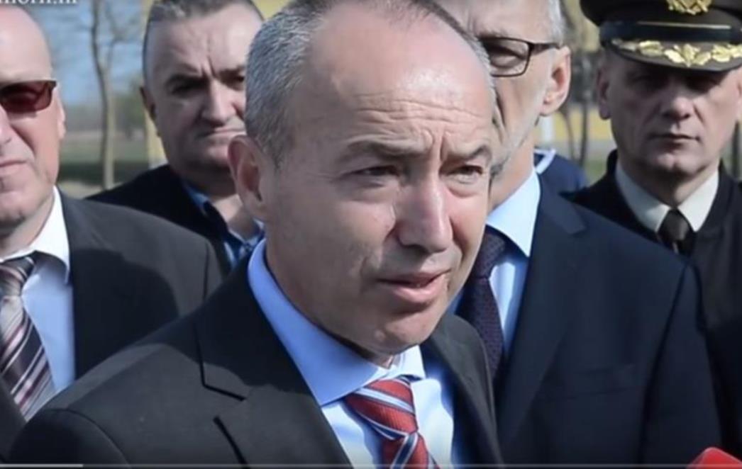 Krstičević podržao Vukovarca kojemu sude zbog razbijanja ćirilične ploče