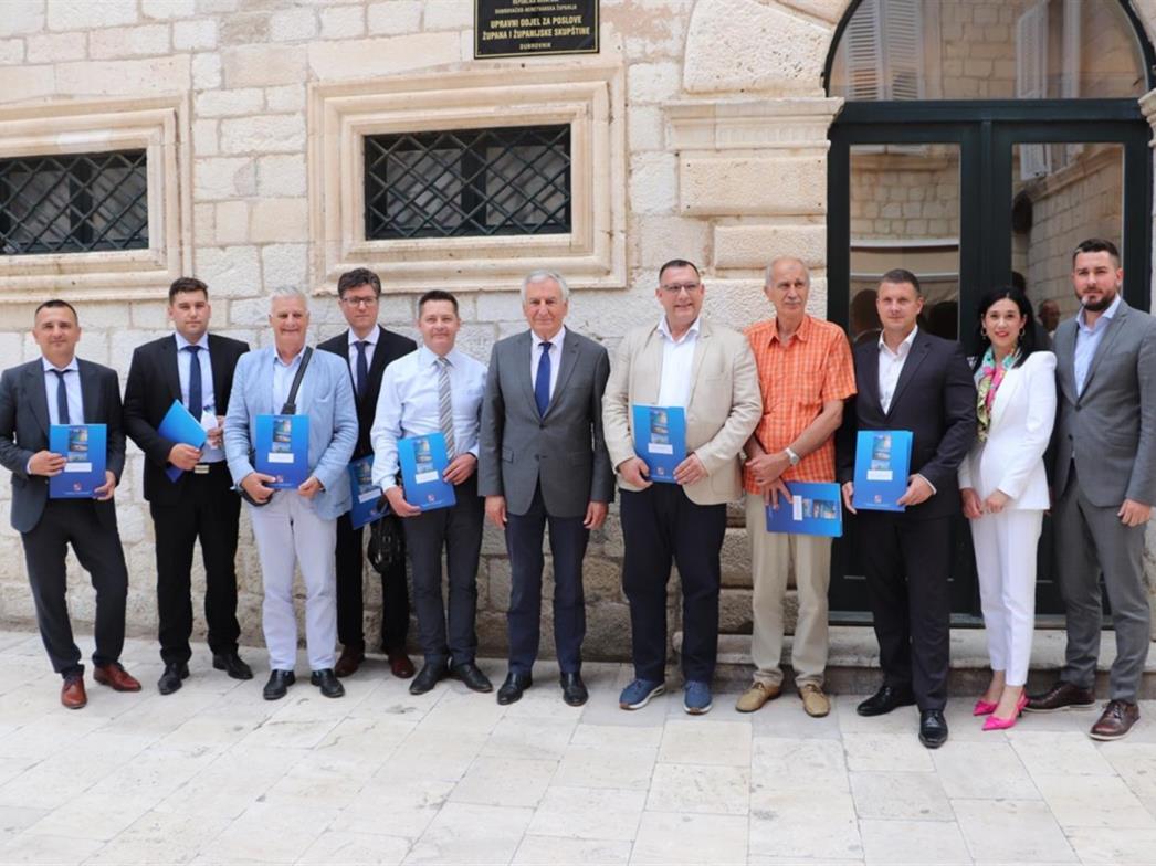 Župan potpisao ugovore o sufinanciranju poticajnih mjera za zdravstvene djelatnike vrijedne milijun i 800 tisuća kuna
