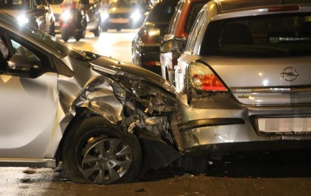TEŠKA PROMETNA NESREĆA U PLOČAMA: Dvije osobe ozlijeđene i prebačene u splitsku bolnicu