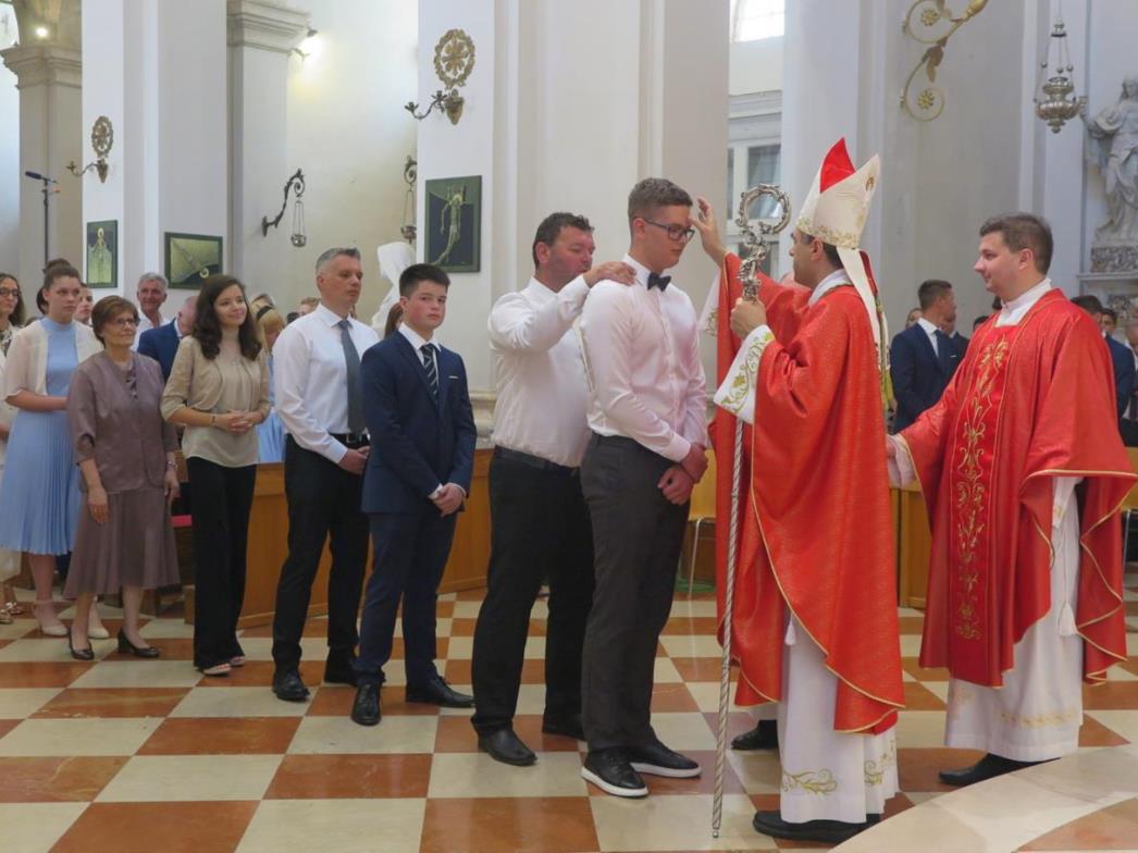 Biskup Glasnović na svetkovinu Duhova: Darove Duha Svetoga primamo da bismo donosili plodove