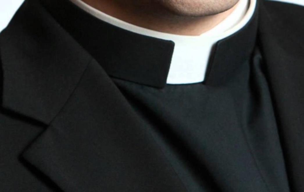 SKANDAL Svećenik    organizirao prostituciju, s ljubavnicama se provodio na našoj obali