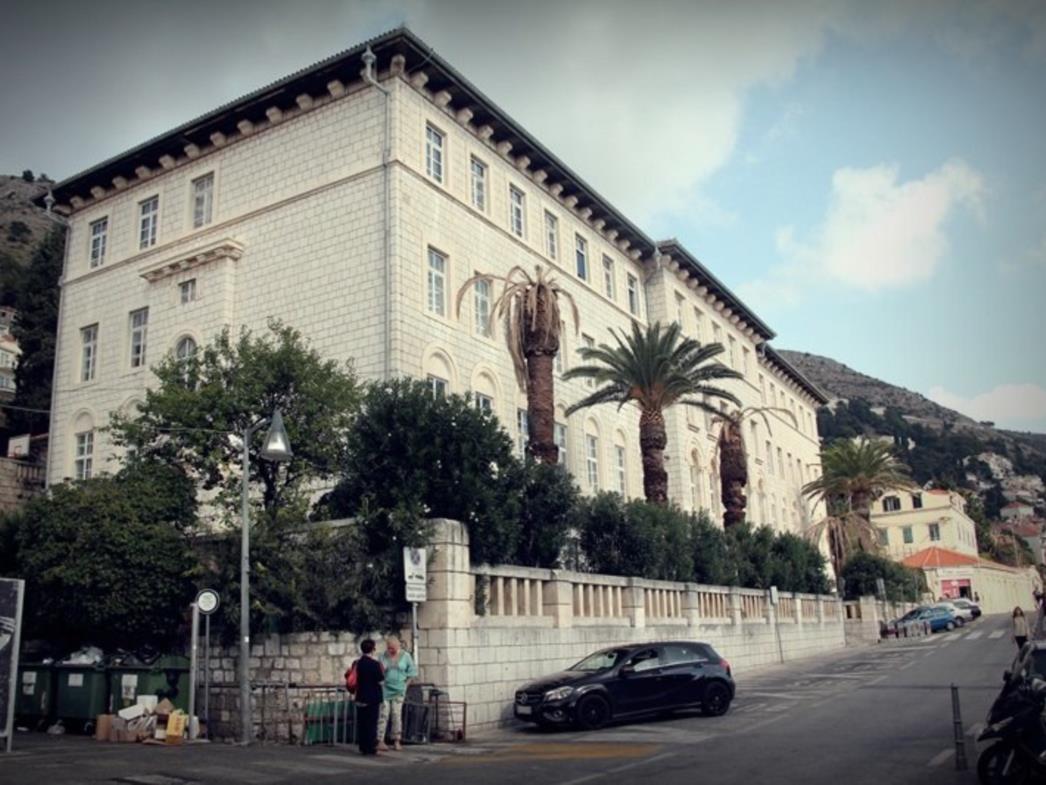 Zbog snimanja američke serije neće se moći koristiti dio parkirališta oko Grada