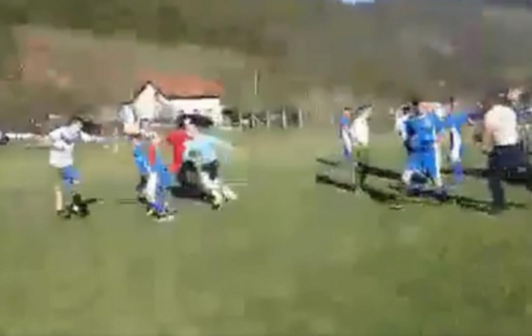 OPĆI KAOS NA UTAKMICI NIŽIH LIGA U BIH Internetom kruži video makljaže igrača i navijača