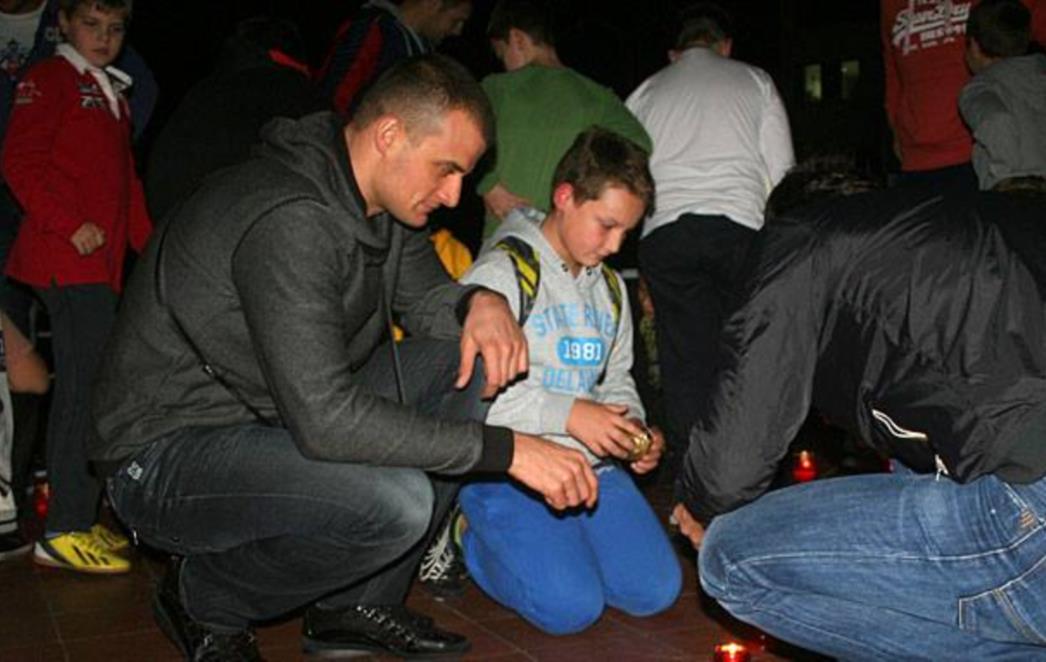VK JUG UZ VUKOVAR: Najmlađi i najstariji palili svijeće u znak sjećanja na žrtvu grada heroja!