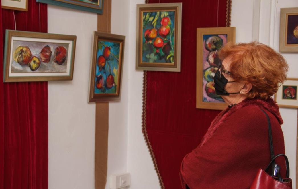 U prekrasnom ambijentu izložbenog prostora Knjižnice otvoreni ''Kraljevski plodovi'' Roberta Kralja