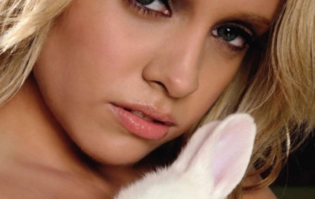 VIDEO DANA: Leah Francis se opet skinula!