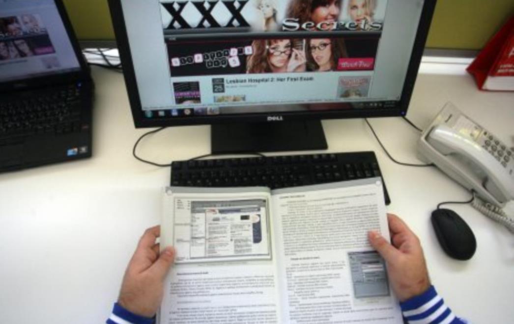 SRBIJA Udžbenik za osnovce sadrži linkove za porno stranice
