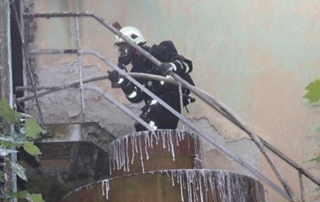 U požaru pet osoba stradalo, ženi prijeti amputacija noge