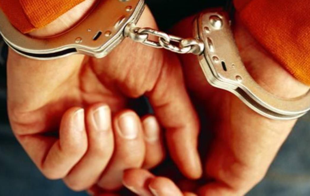 Dvojac krao po trgovinama parfeme i odjeću