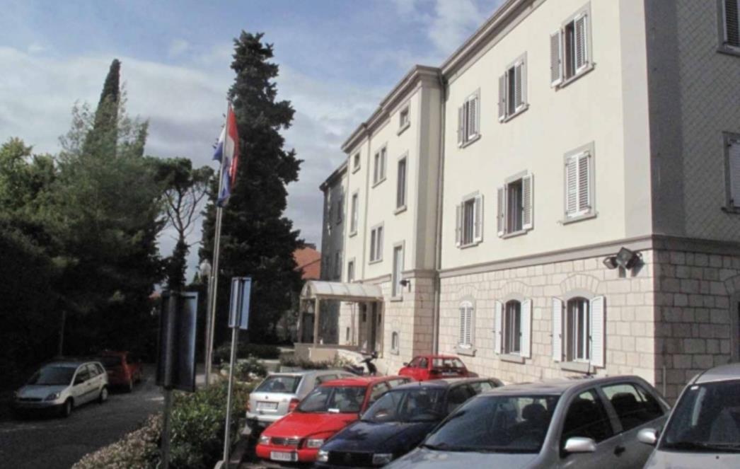 FIJASKO SEMINARA O FISKALIZACIJI:Pozvali dubrovačke ugostitelje i hotelijere na raspravu, dio ostao ispred vrata