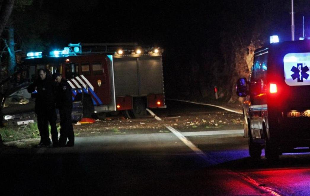 CRNI BOŽIĆ U DUBROVNIKU: U teškoj prometnoj nesreći u Kuparima poginula dva mladića iz Lapada (FOTO)