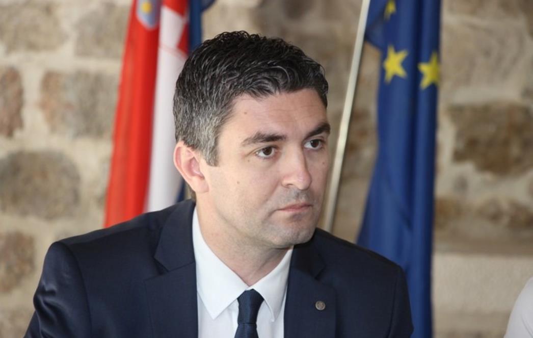 Franković oštro odgovorio Petrovu: 'Makni prstiće s grada gospara, napustio si Metković jer ti je bitnija funkcija od odgovornosti!'