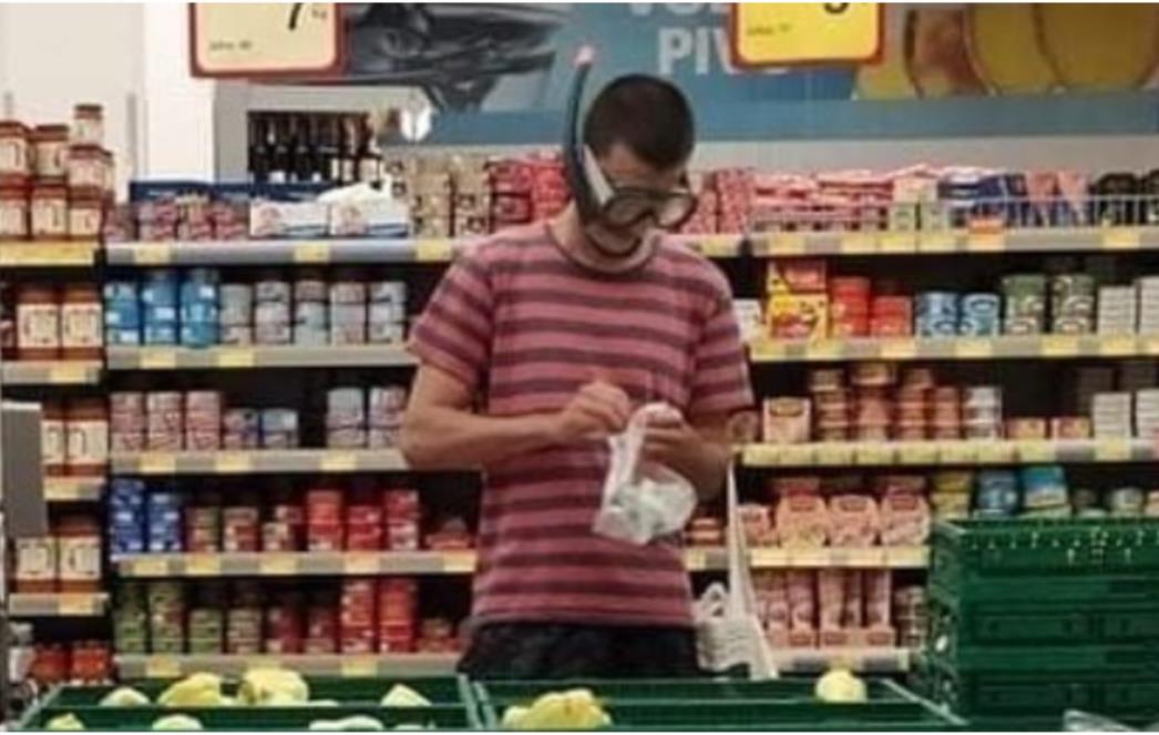 'PA TI RECI DA NEMAM MASKU' Lik u Dalmaciji postao hit zbog onog što nosi u butizi