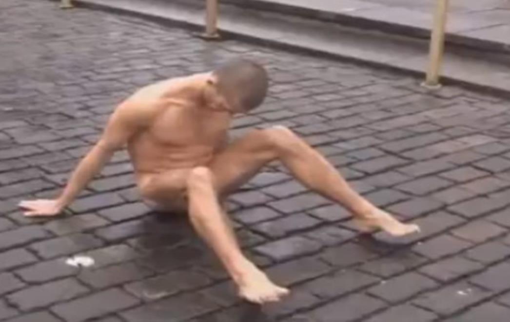 (VIDEO) PRIKUCAO SPOLOVILO ZA CRVENI TRG Ruski umjetnik Pavlenski šokirao policiju