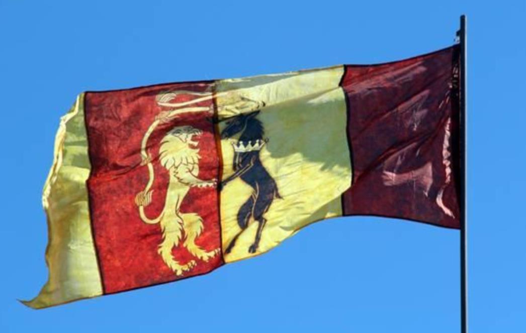 ČIJA JE TO ZASTAVA NA  ZIDINAMA: Ni Andro, ni Društvo prijatelja već...(FOTOGALERIJA)