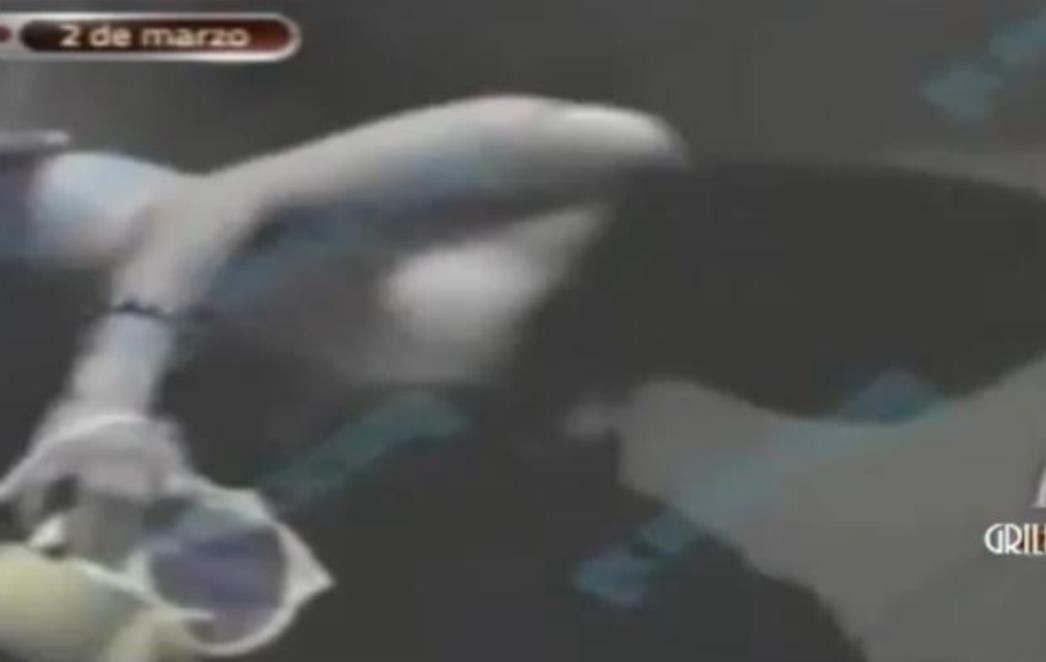VIDEO Policajci natjerali ženu na striptiz