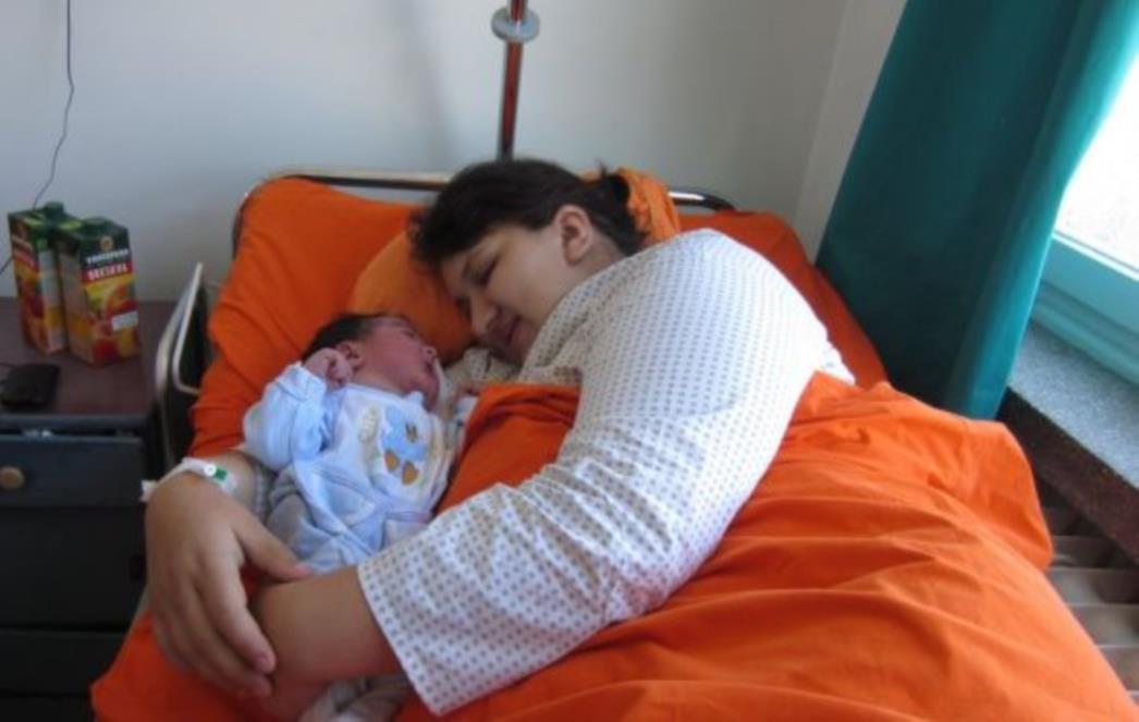  U Tuzli prirodnim putem rođena beba teža od šest kilograma