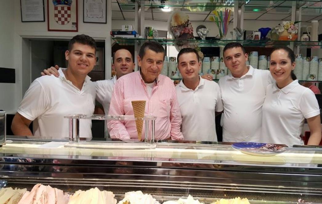 U Dubrovniku odmara bivši Miloševićev tužitelj: Prošetao Stradunom i rashladio se sladoledom