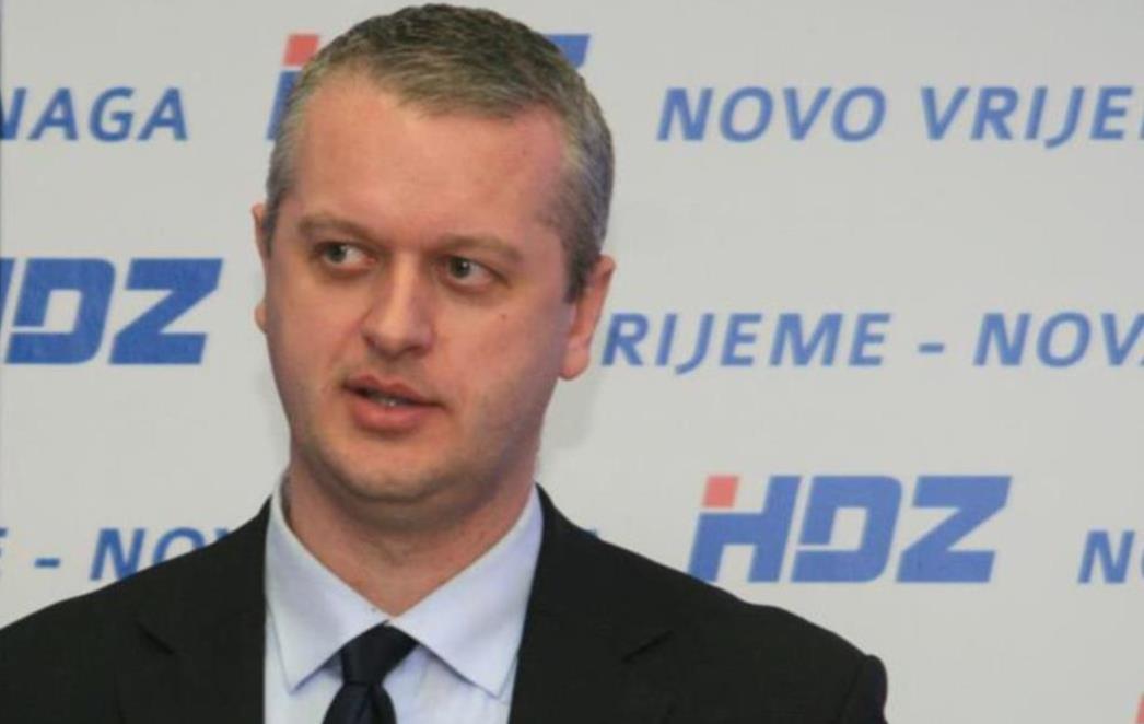 DR. PAVO KOSTOPEČ (HDZ): Varga kupuje softver, a pacijenti u bolnicama umiru od vrućine