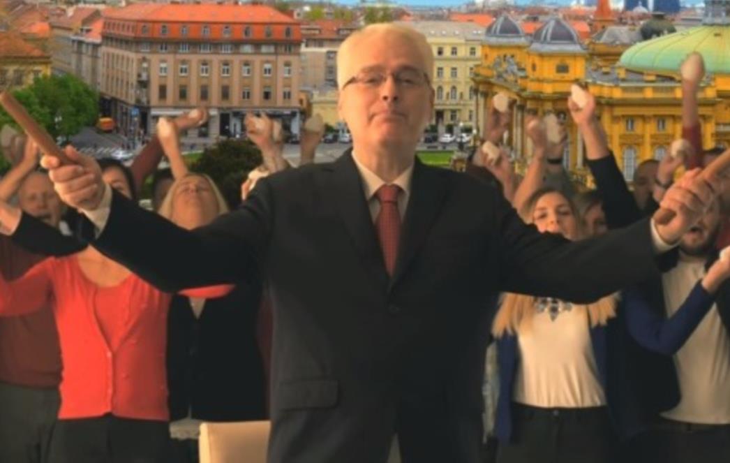 OVO MORATE VIDJETI: Ivo Josipović pjeva Čavoglave /VIDEO/