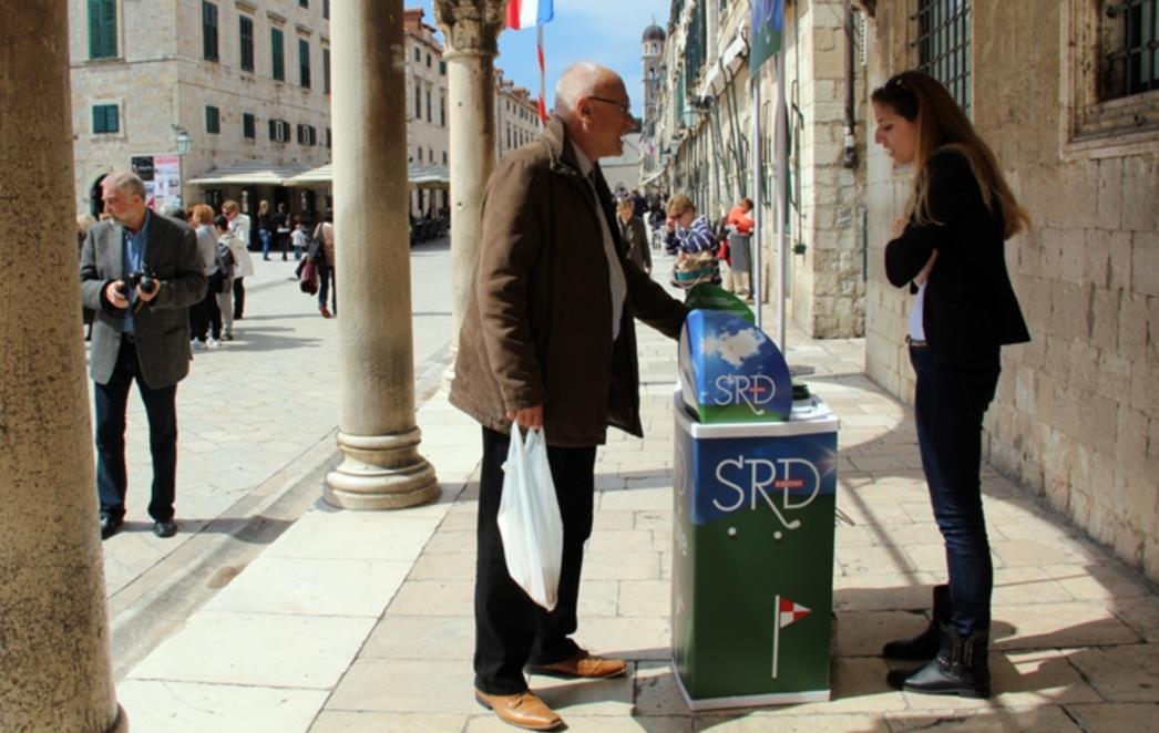 Razvoj golf postavio info štandove u Dubrovniku: Građani informirajte se o golfu na Srđu! (FOTO)