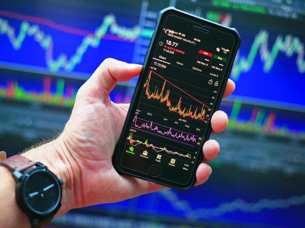 Cijena bitcoina tone, danas ključan sastanak FED-a