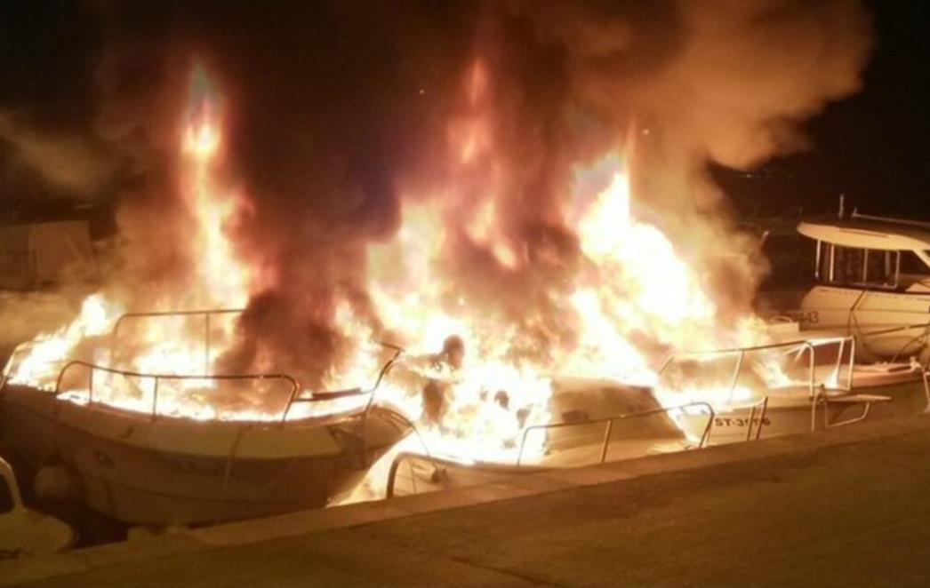 Uhićen piroman koji je na Zvončacu zapalio brod (VIDEO)