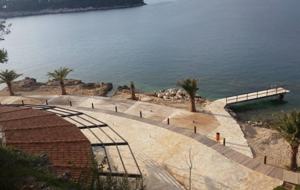 PREVARILI RADNIKE I DRŽAVU: Vlasnik Coral  Beacha radnicima nije isplaćivao  plaće i  doprinose