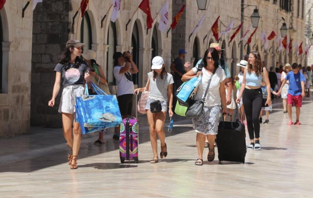 Britanci spašavaju sezonu, broj turista nakon dolaska njihovih aviona naglo skočio