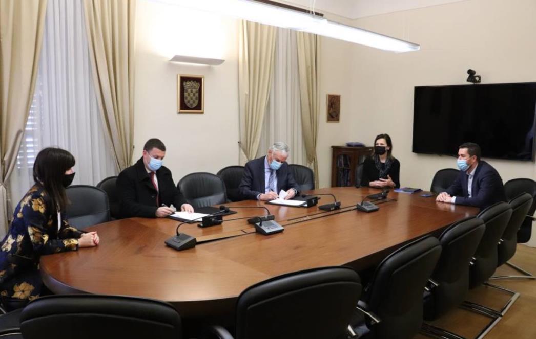 Župan Dobroslavić i ravnatelj Lulić potpisali ugovor o financiranju prekovremenih sati za liječnike Zavoda za hitnu medicinu