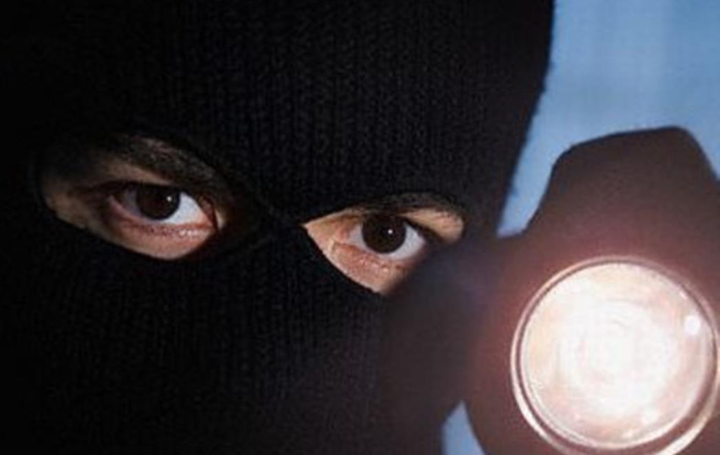 Tijekom blagdana počinio tri teške krađe u Rogotinu i Kominu