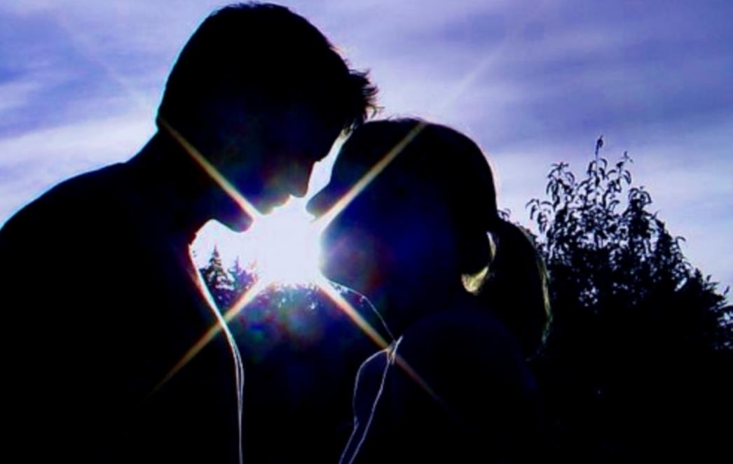 Za uspješnu vezu potreban je šest godina stariji partner