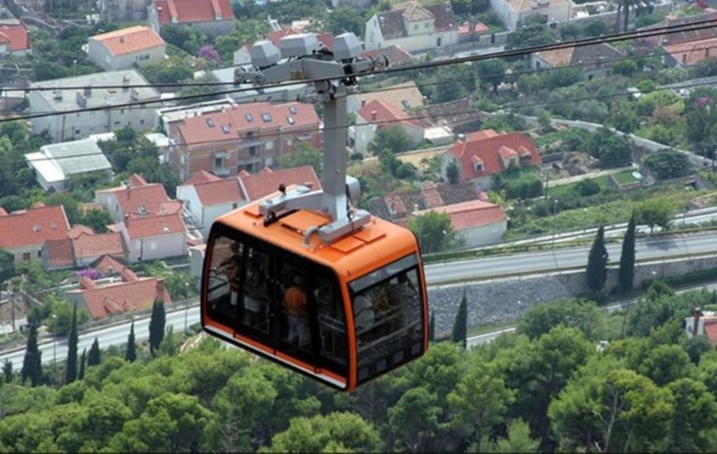 Gradskim pokazom na žičaru