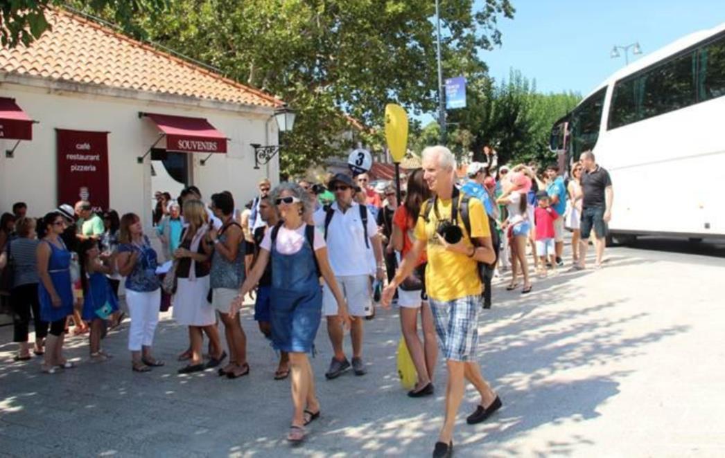 PRIJEVOZNICI APELIRAJU NA VIJEĆNIKE: Ako pored svega budemo morali plaćati još i iskrcaj gostiju, nećemo imati od čega živjeti!