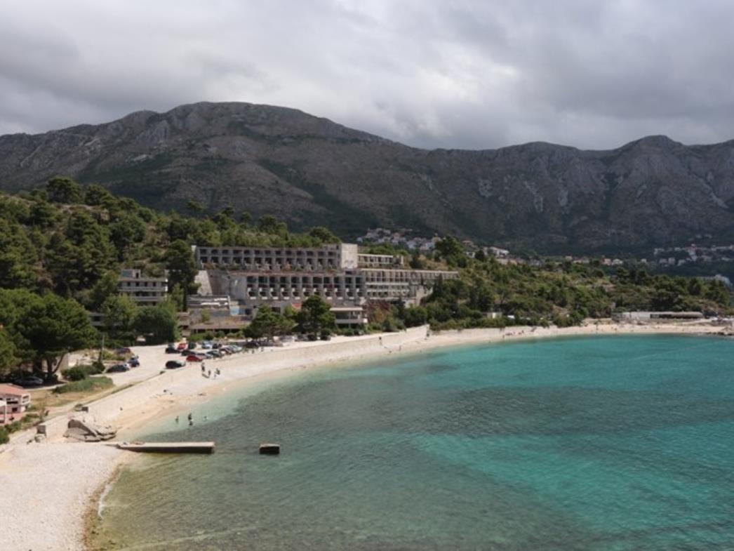 OSUĐEN! Djevojku je cipelario, čupao i prijetio 'Zaklat ću te k***o'; Dubrovčaninu prijetio da će mu ubiti majku