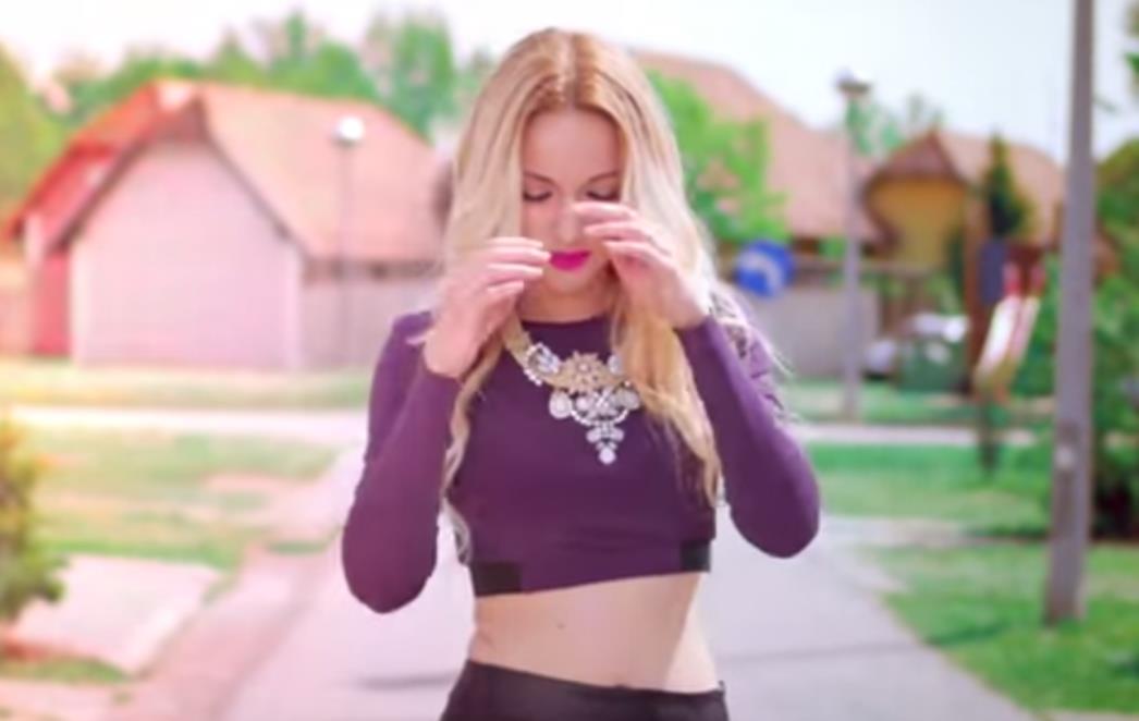 Uklonili spot Pamele Ramljak zato što je previše seksi?