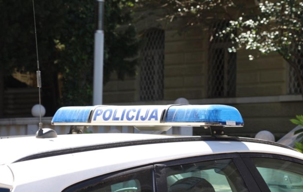 VOZIO S ČAK 2,9 PROMILA U KRVI Izazvao prometnu nesreću s materijalnom štetom u Veloj Luci, prometna dozvola mu bila istekla
