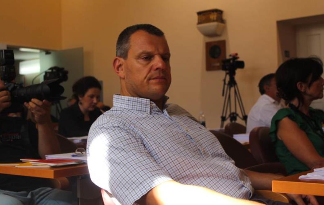   Niko Šalja nezadovoljan, partneri ucjenjuju, a oporba koristi svaku priliku za demonstraciju moći