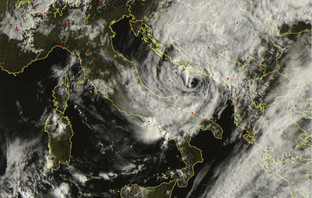 SATELITSKE SNIMKE: 'Oko' uragana gleda Pelješac (FOTO)