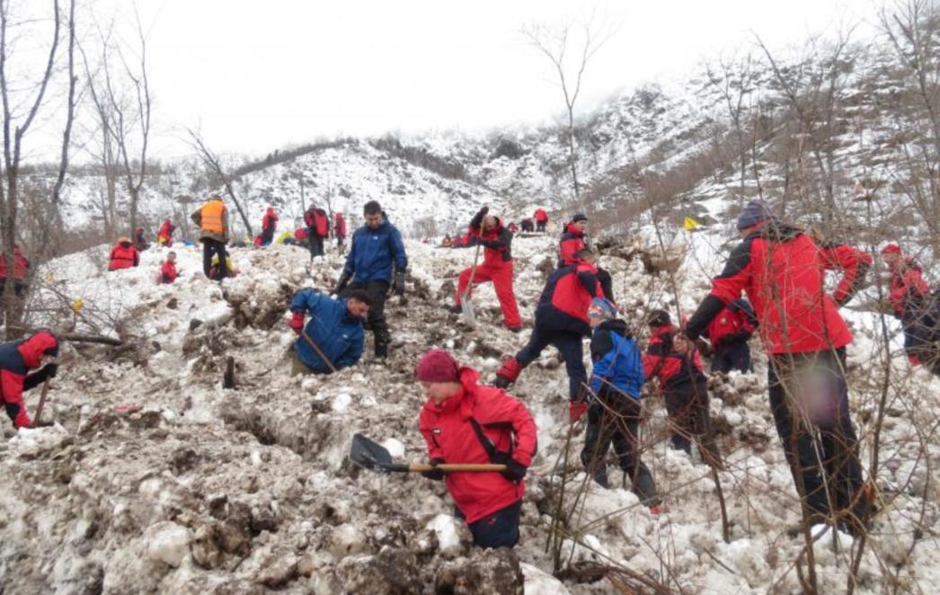 Ni traga četvrtom alpinistu, loše vrijeme otežava potragu (FOTO)