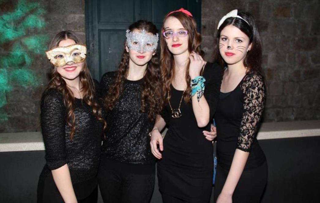 MAŠKARANI DJ PARTY U REVELINU: Dubrovački srednjoškolci zaplesali pod maskama, a nakon toga spremno pozirali! (FOTOGALERIJA)