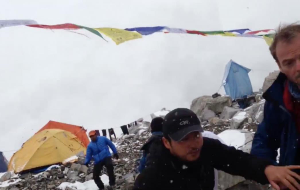 Video lavine koja zatrpava planinare u Nepalu je najdramatičnija stvar koju ćete danas vidjeti (VIDEO)