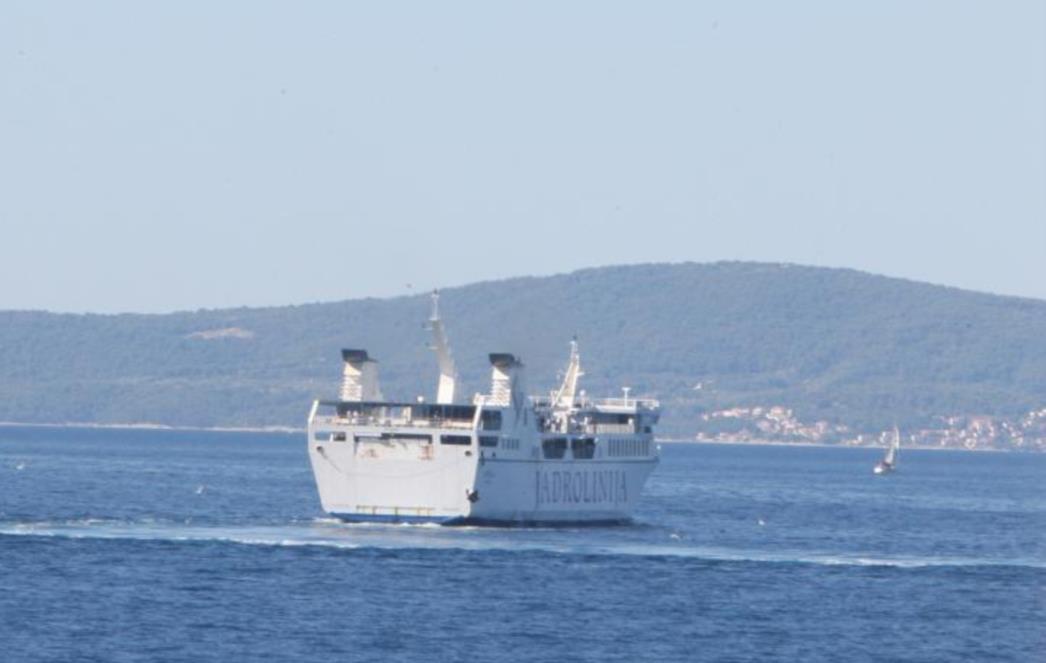 DRAMATIČNO NA TRAJEKTU 'KORČULA': Dva sata plutao  ispred splitske luke!