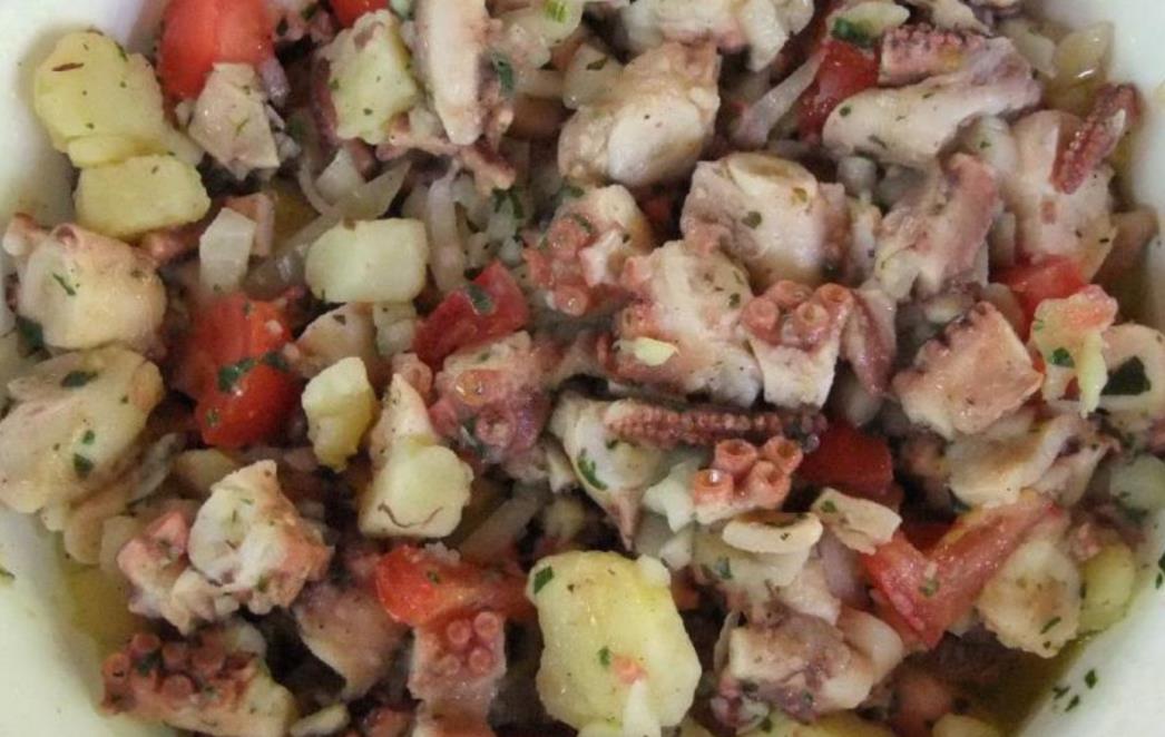 RECEPT DANA: Grčka salata od hobotnice