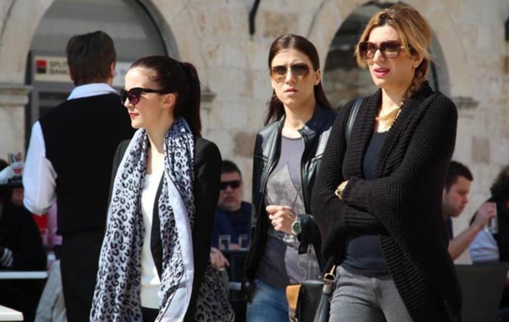 DUBROVČANI ISKORISTILI NEDJELJU ZA UŽIVANJE: Koga smo sve ulovili u šetnji i ćakuli! (FOTOGALERIJA)