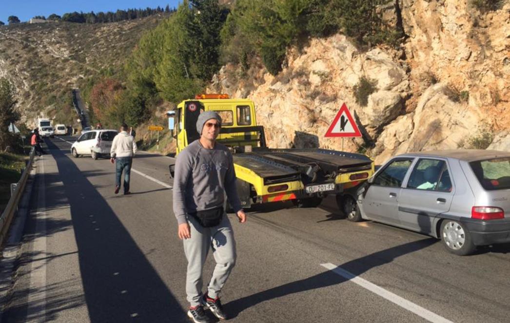 LANČANI SUDAR U BLIZINI DUBROVNIKA: Kod skretanja za Bosanku sudarilo se pet vozila! /FOTO/