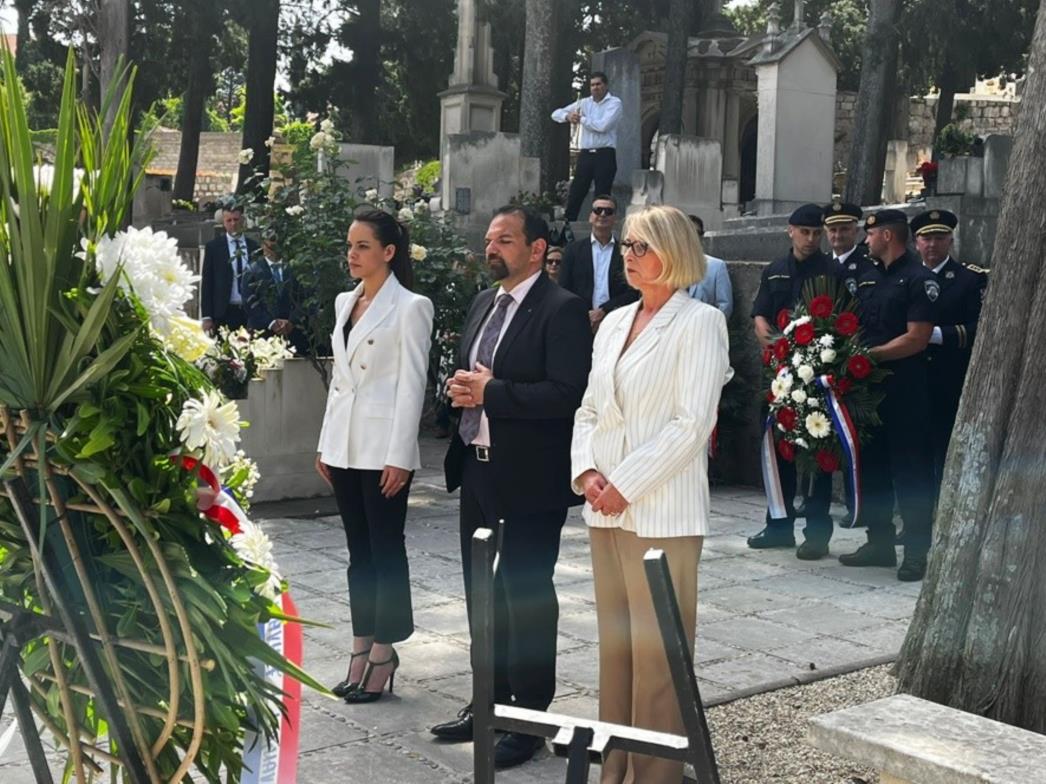 Predstavnici Grada položili vijence uoči Dana državnosti