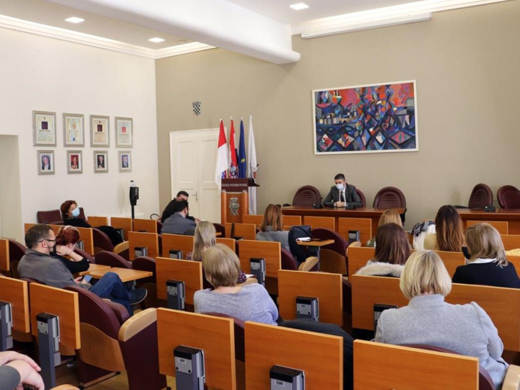 Sastanak predstavnika udruga osoba s invaliditetom i gradskih kotara na temu mobilnosti i pristupačnosti